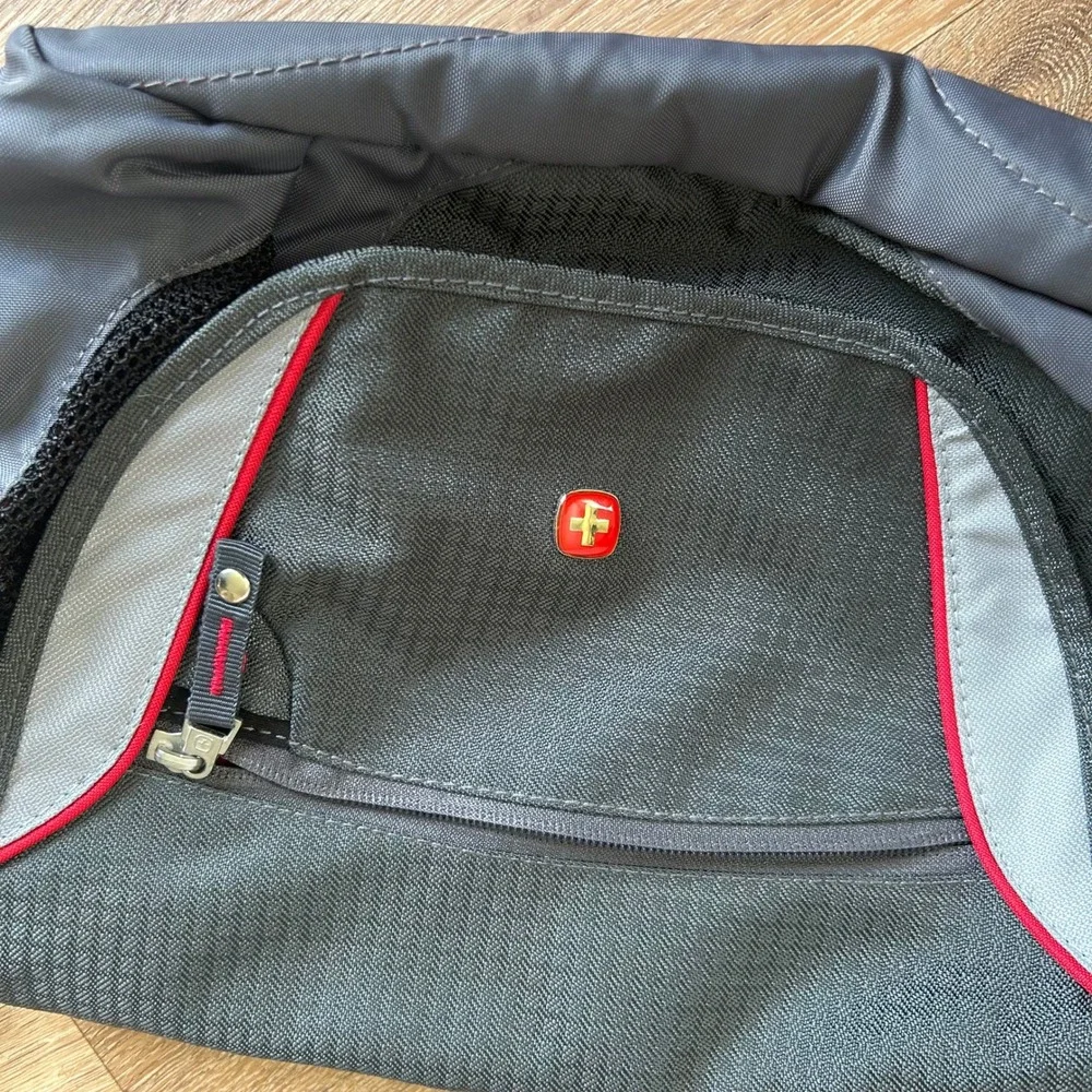 NWOT SwissGear Crossbody Messenger Bag Gray Black Red Travel Sling Shoulder Bag